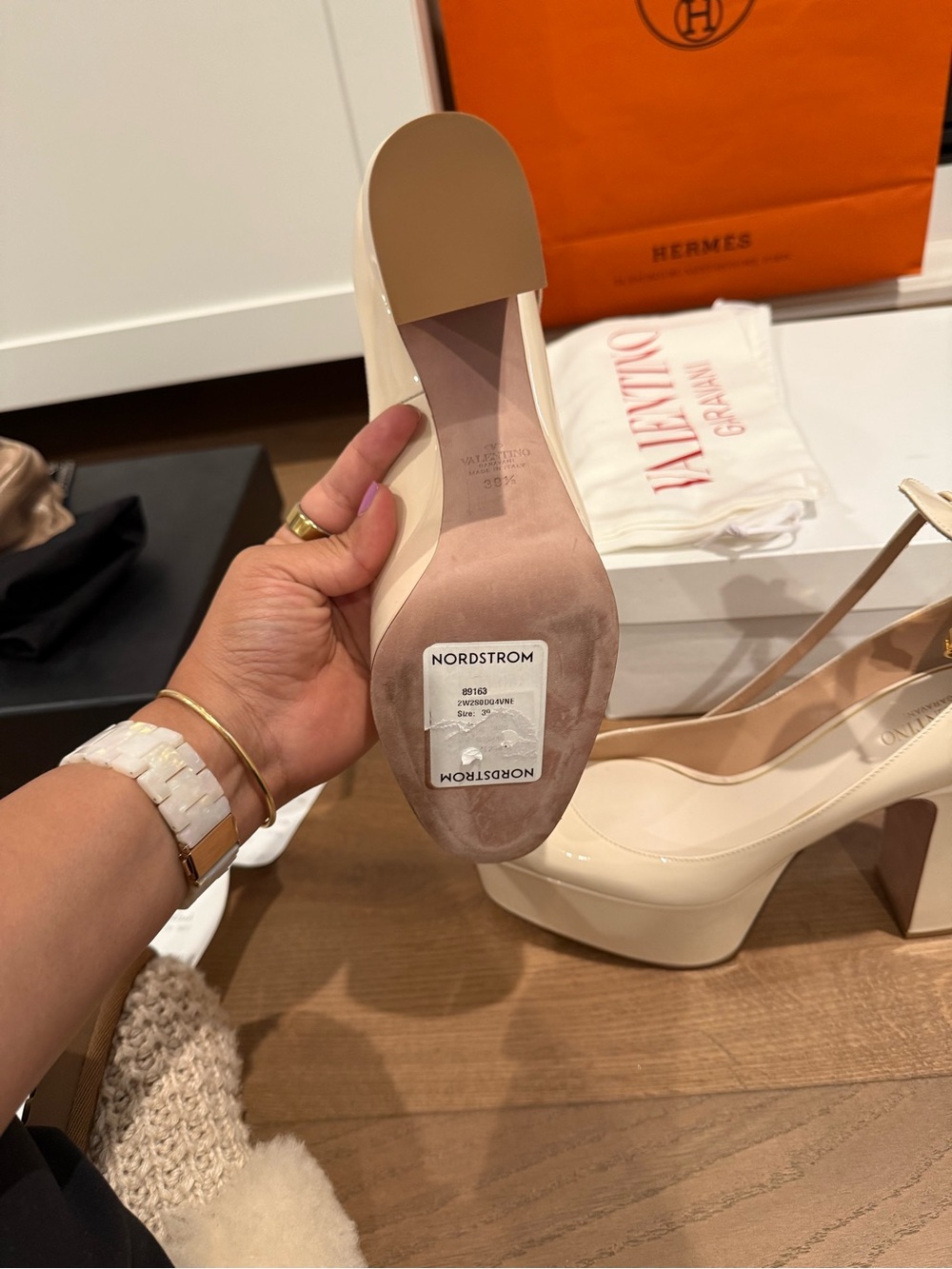 Valentino Garavani Ivory Patent Leather Platform Pumps with Strap 39.5 EU / 8.5 - Picture 5 of 6